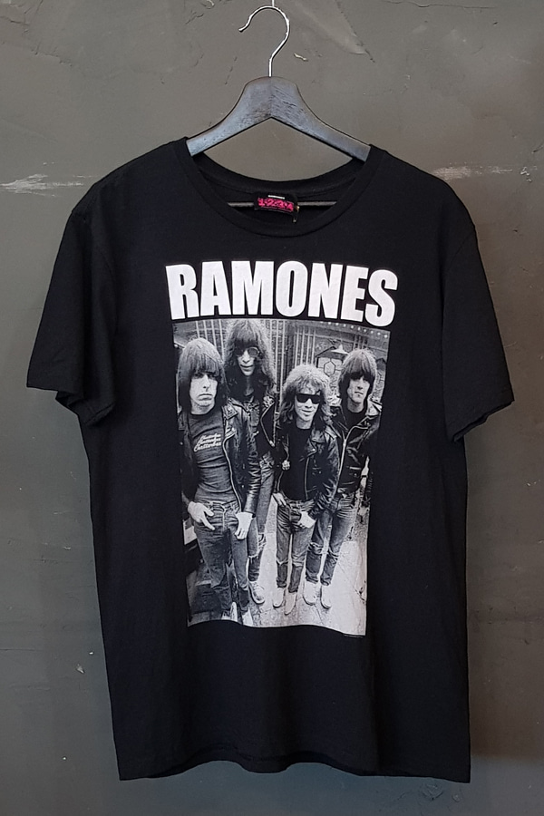 Ramones (M-L)