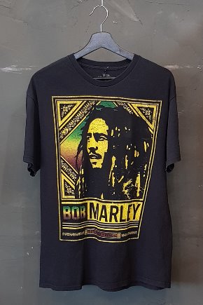 Bob Marley (L)
